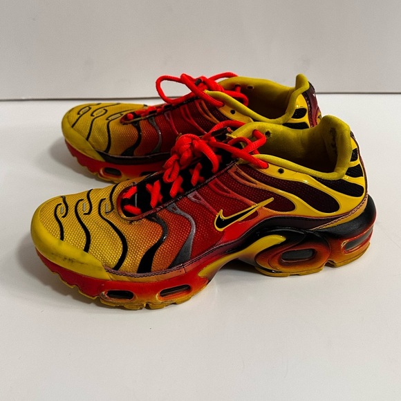👟 Nike Air Max Plus - Chrome Yellow/Black (6 Years Old, Pre-Loved) 👟 - Picture 1 of 8